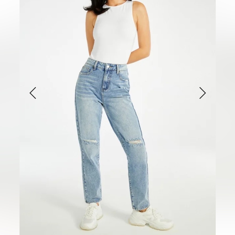 NWT JustFab Larisa Tapered Destructed Distressed Straight High Rise Jeans